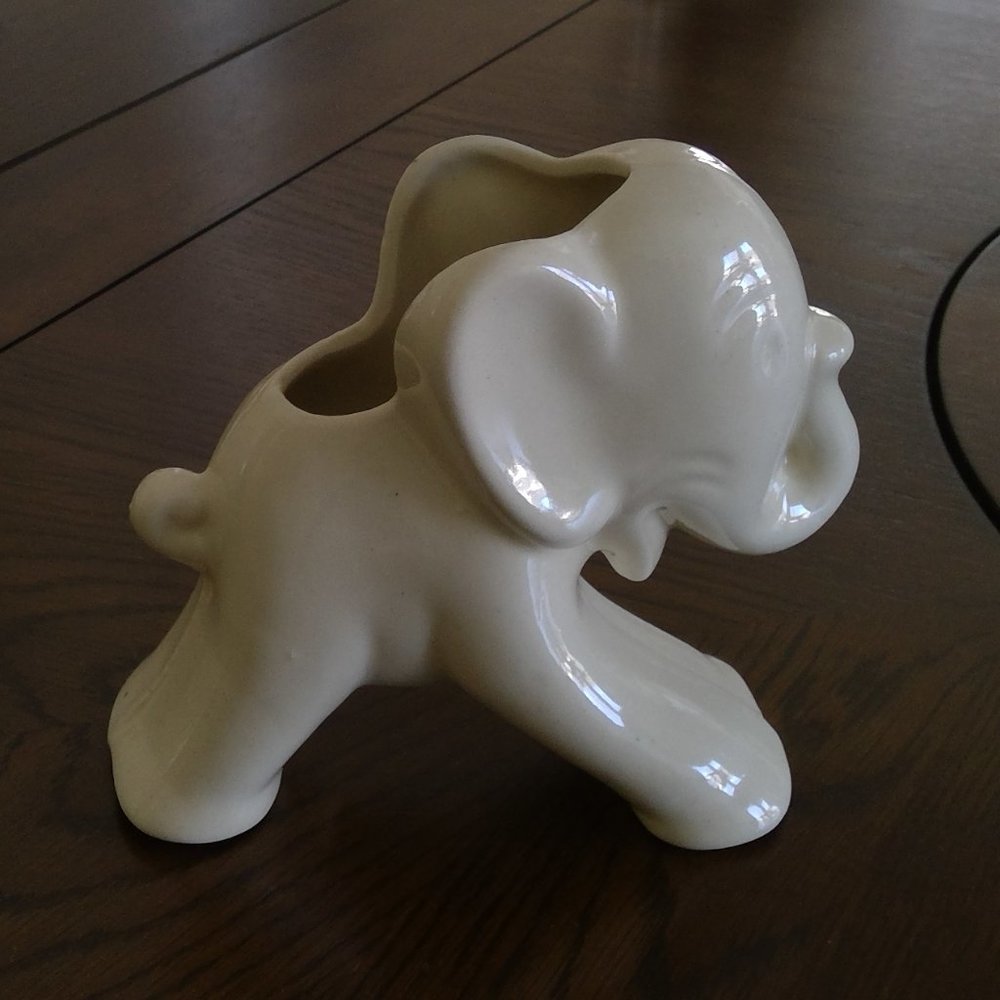 Vintage Mid-Century Off-white Hull Baby Elephant Planter